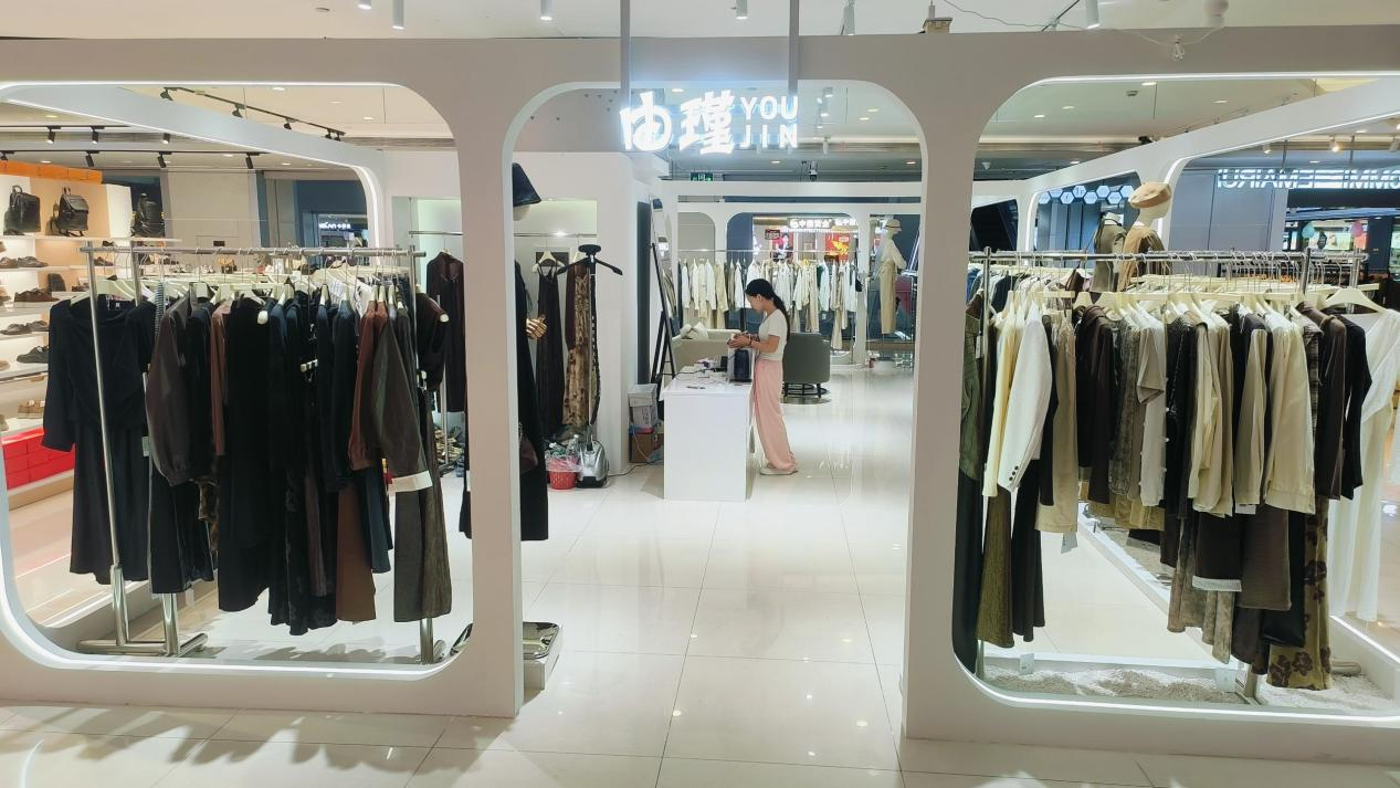 由瑾女裝在水晶城購物中心開業(yè)啦！