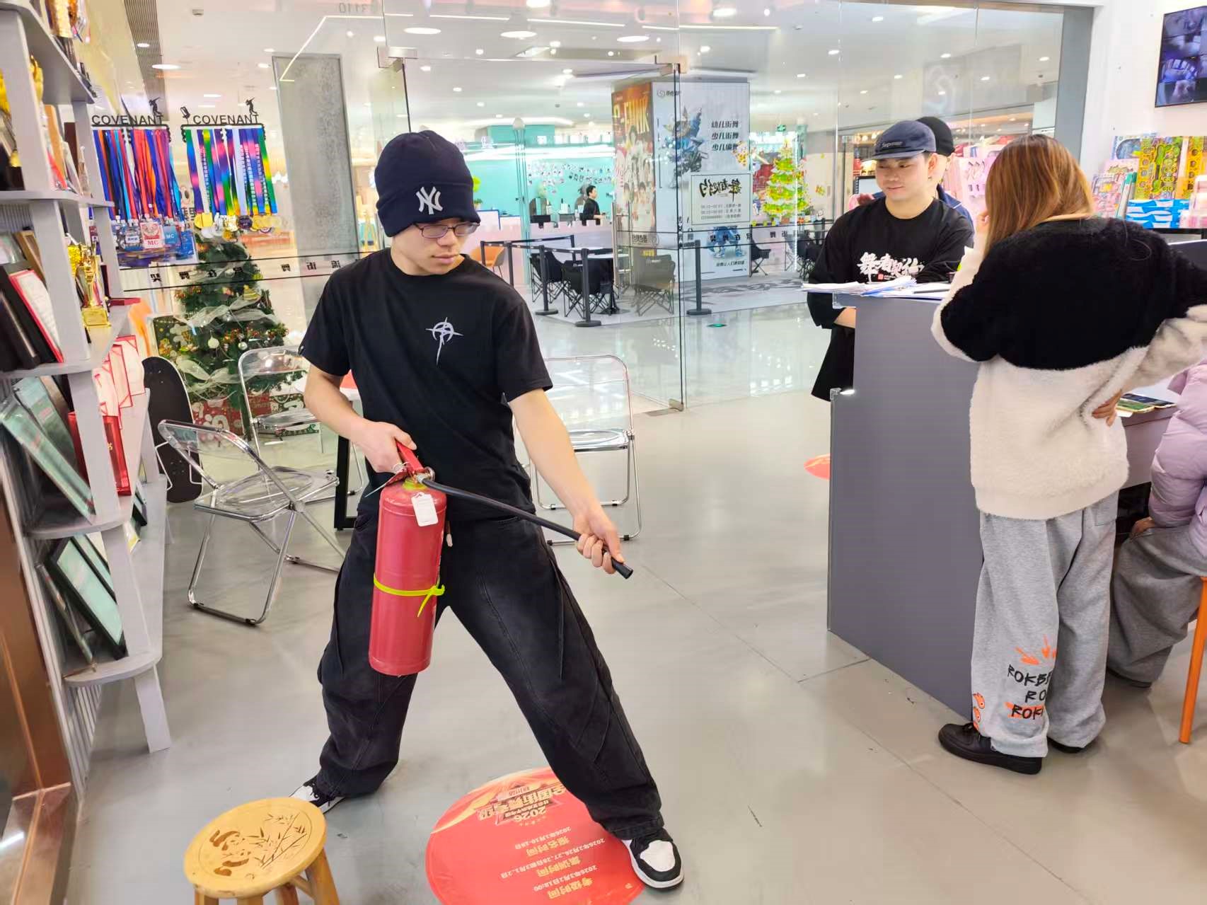 水晶城開展消防技能培訓(xùn)，筑牢安全防護網(wǎng)