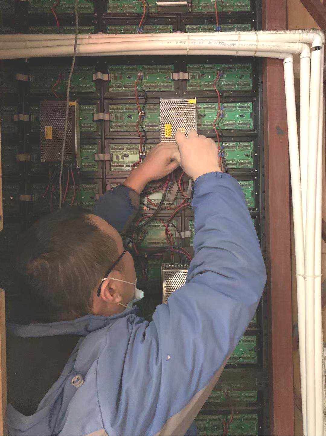 錢(qián)江商城開(kāi)展用電線(xiàn)路安全專(zhuān)項(xiàng)檢查工作