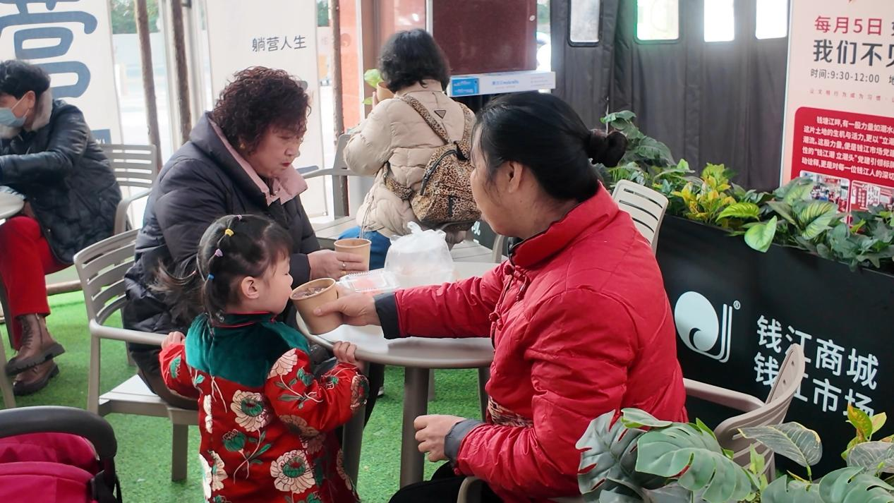 錢江商城臘八送暖，情滿杭城