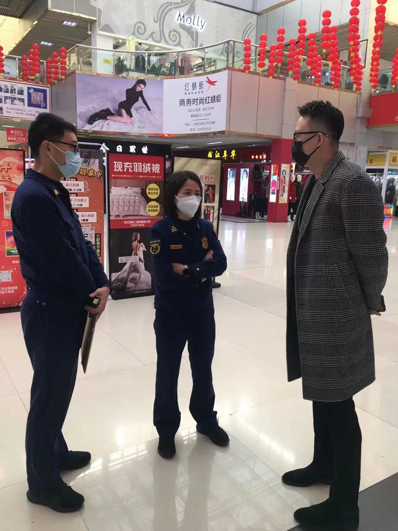 拱墅區(qū)消防救援大隊對錢江商城進(jìn)行節(jié)前消防安全檢查