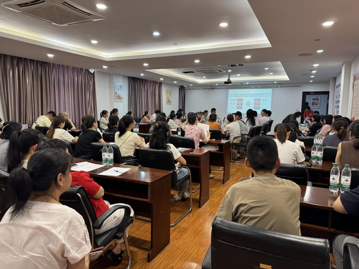 浙商大講堂拱墅站活動在錢江商城舉辦金融賦能與電商指導(dǎo)雙輪驅(qū)動個體經(jīng)濟(jì)發(fā)展