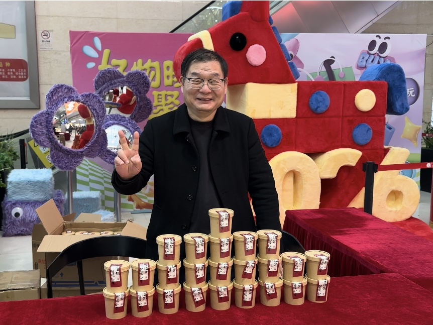 臘八喝暖粥，來年好彩頭 ——錢江商城免費派送臘八粥