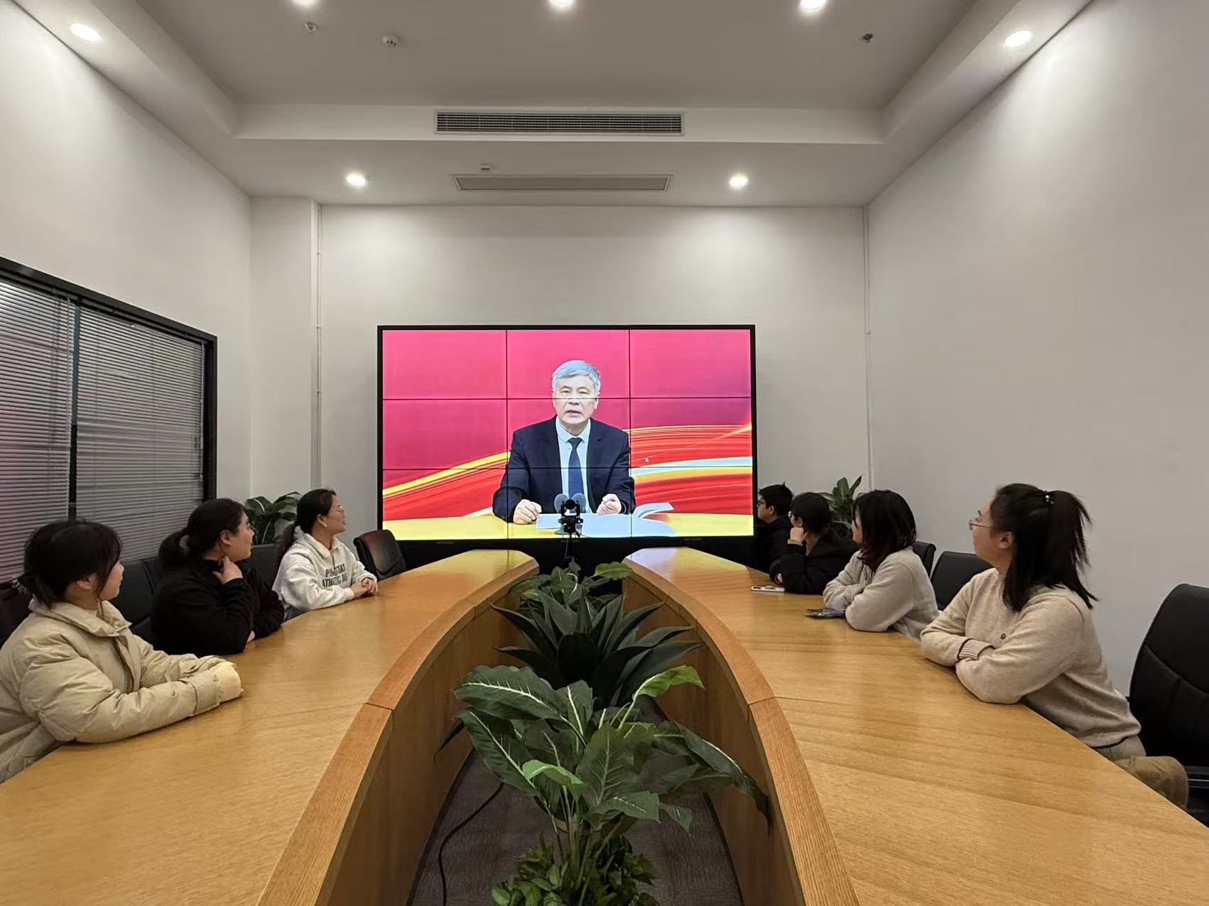 建華文創(chuàng)集團(tuán)行政黨支部開展“深入學(xué)習(xí)貫徹黨的二十屆三中全會精神”主題黨日活動