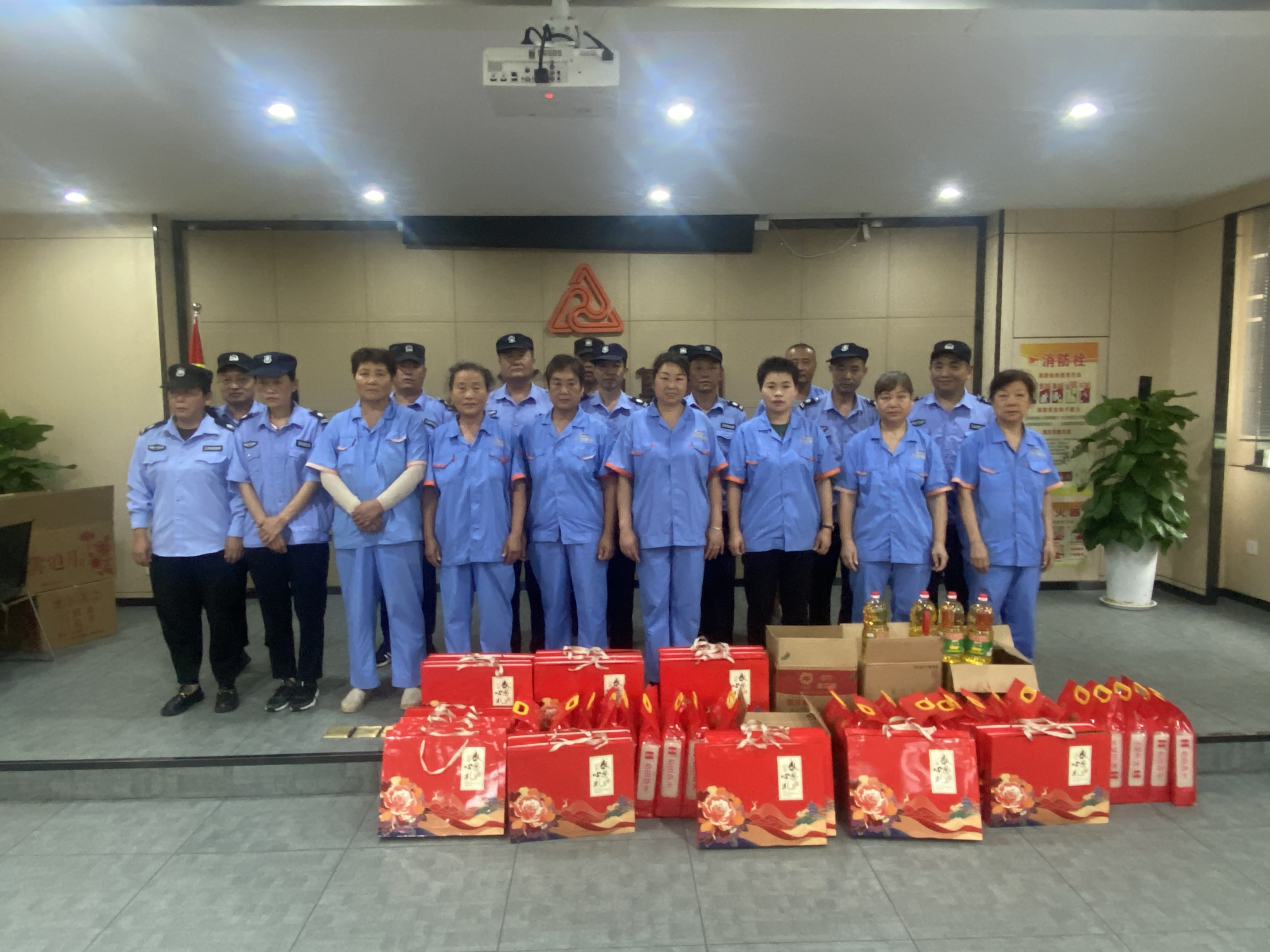 “濃情中秋節(jié)，慰問暖人心”——建華文創(chuàng)集團工會開展一線職工慰問活動