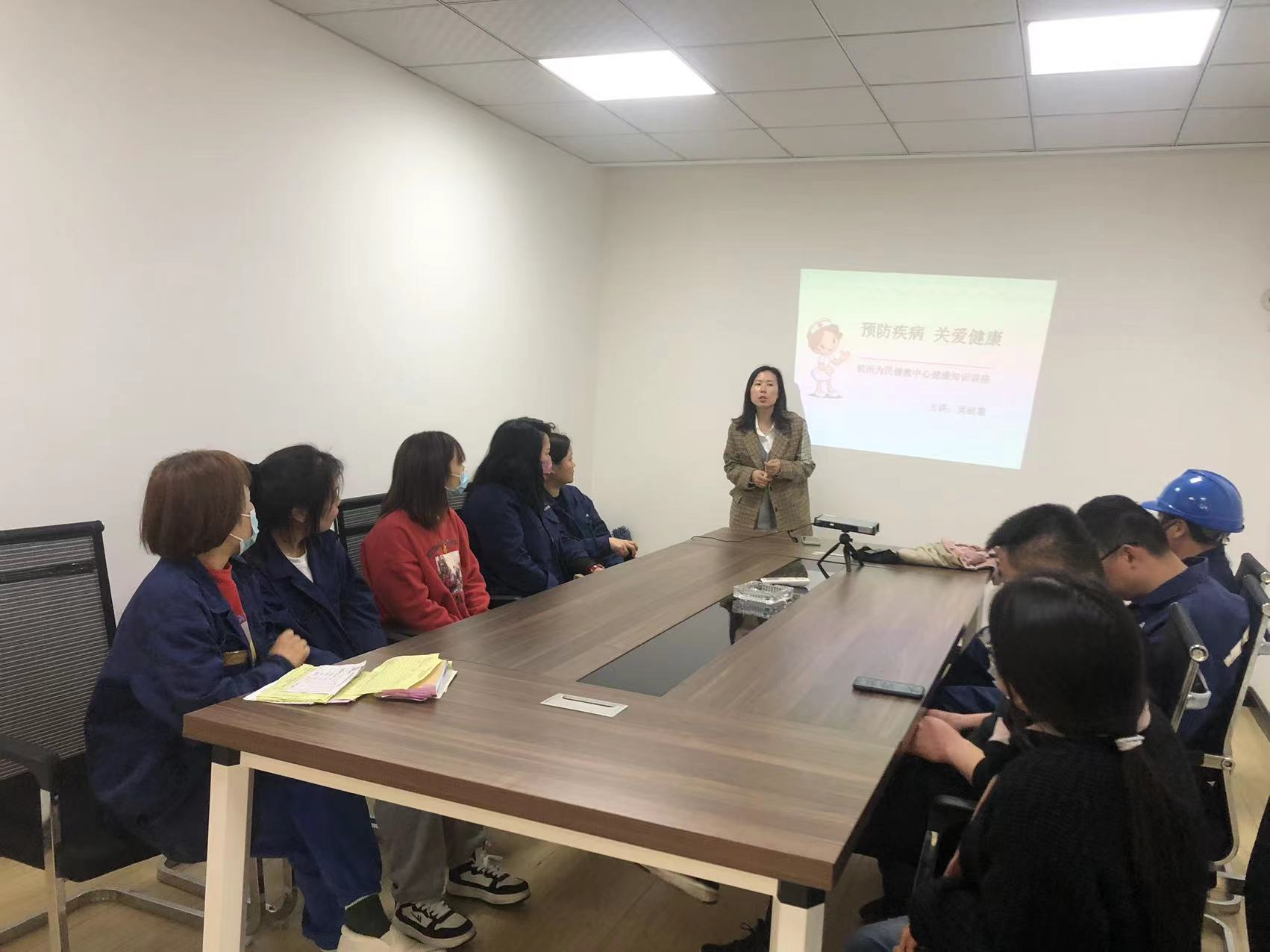 關(guān)注健康，遠(yuǎn)離疾病