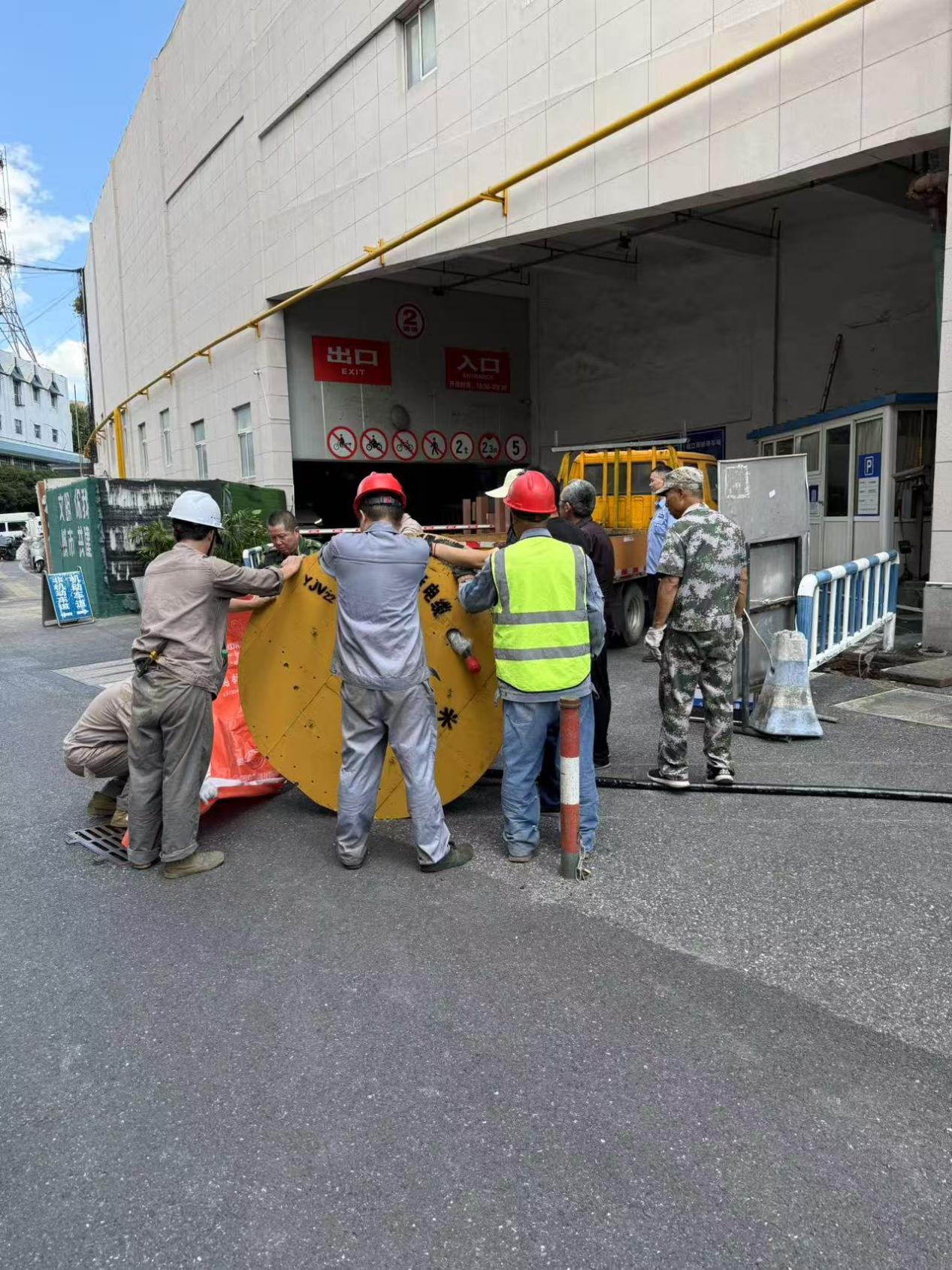 錢(qián)江商城物業(yè)緊急增容線纜破解夏季電壓難題