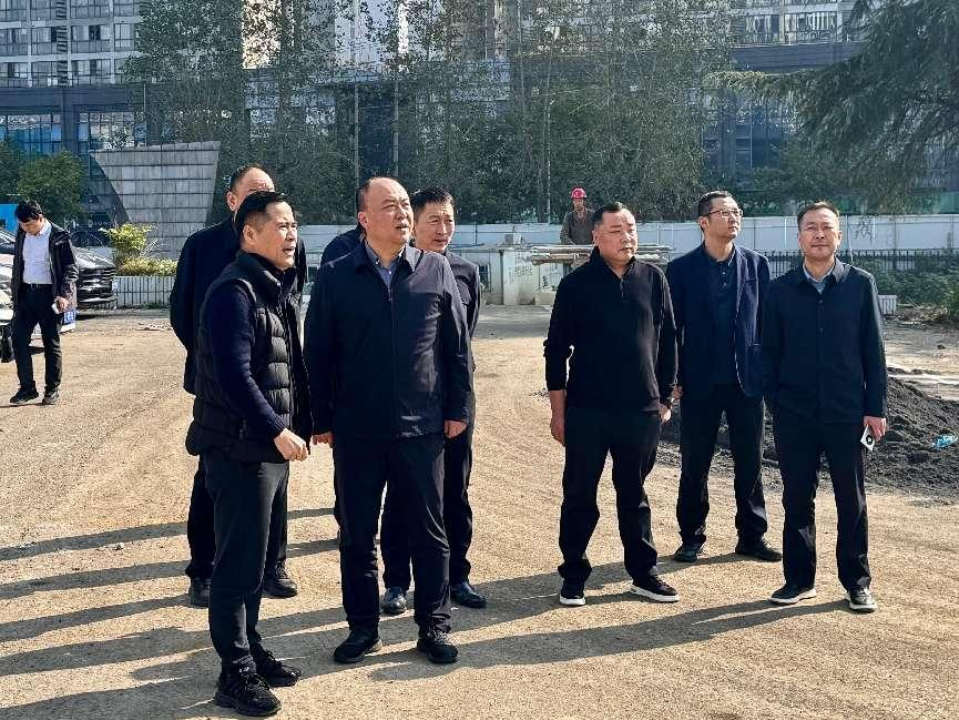 包河區(qū)委副書記、區(qū)長李煒一行蒞臨老廣電355潮流創(chuàng)意社區(qū)調(diào)研