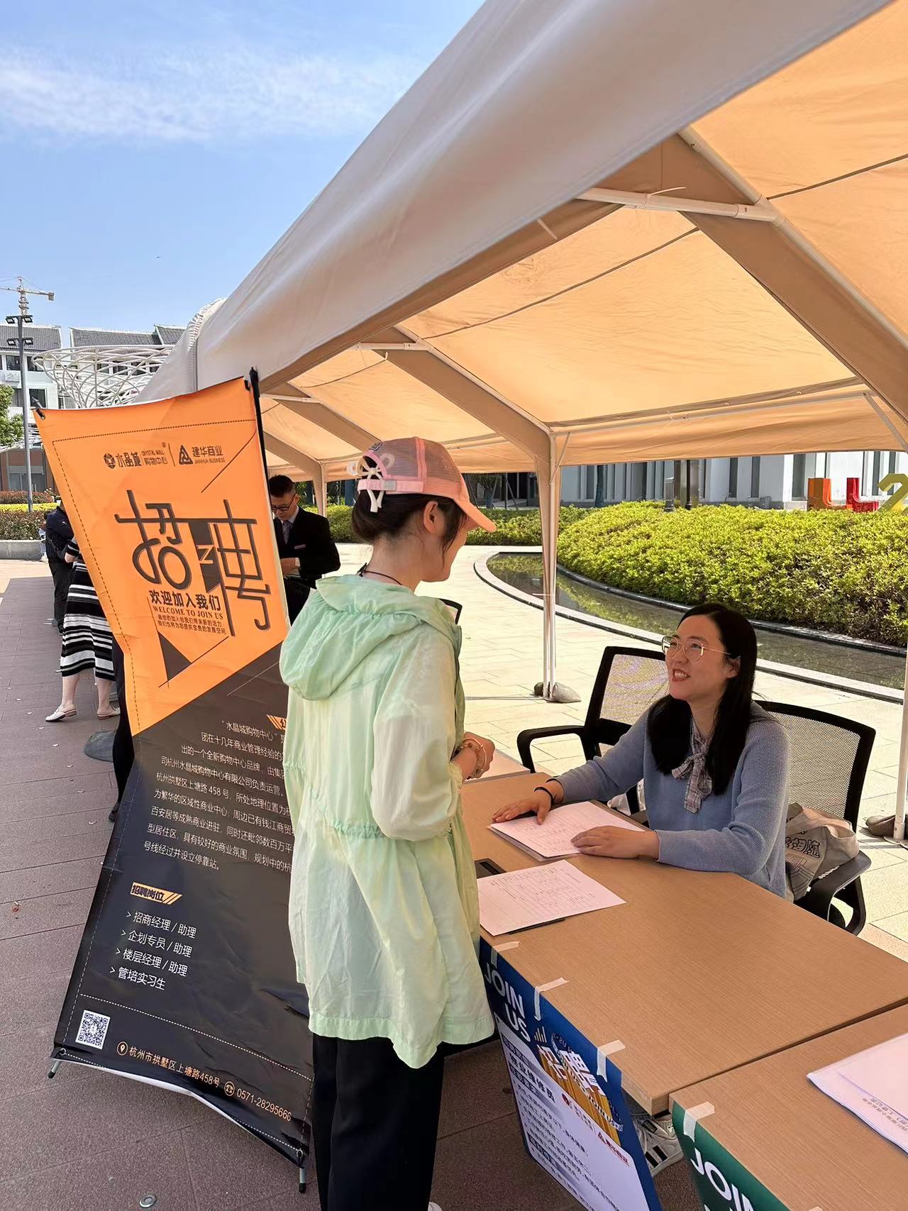 水晶城積極參加“春暖上塘，職等你來”招聘會