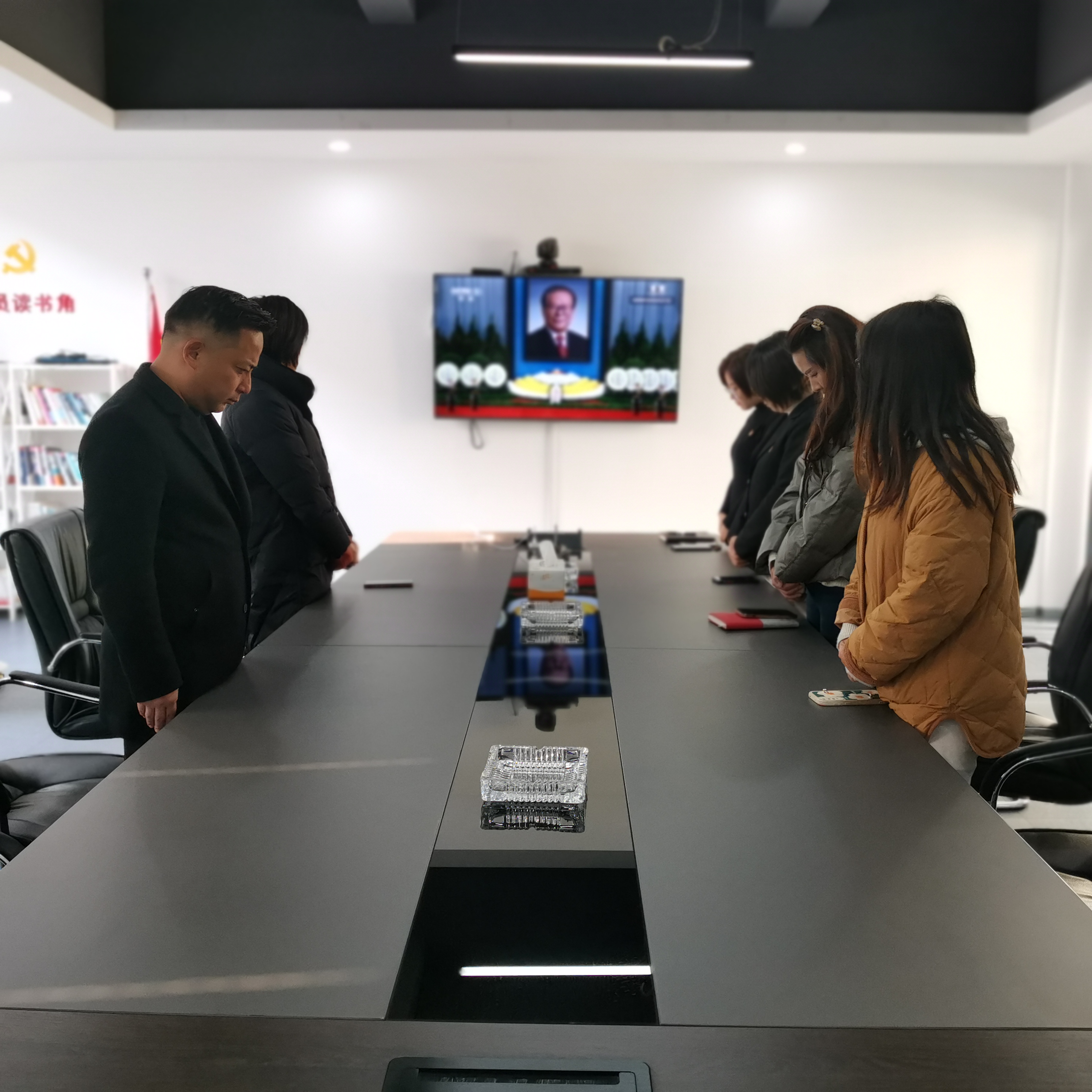 “沉痛哀悼、深切緬懷”——廬陽文創(chuàng)園收看江澤民同志追悼大會