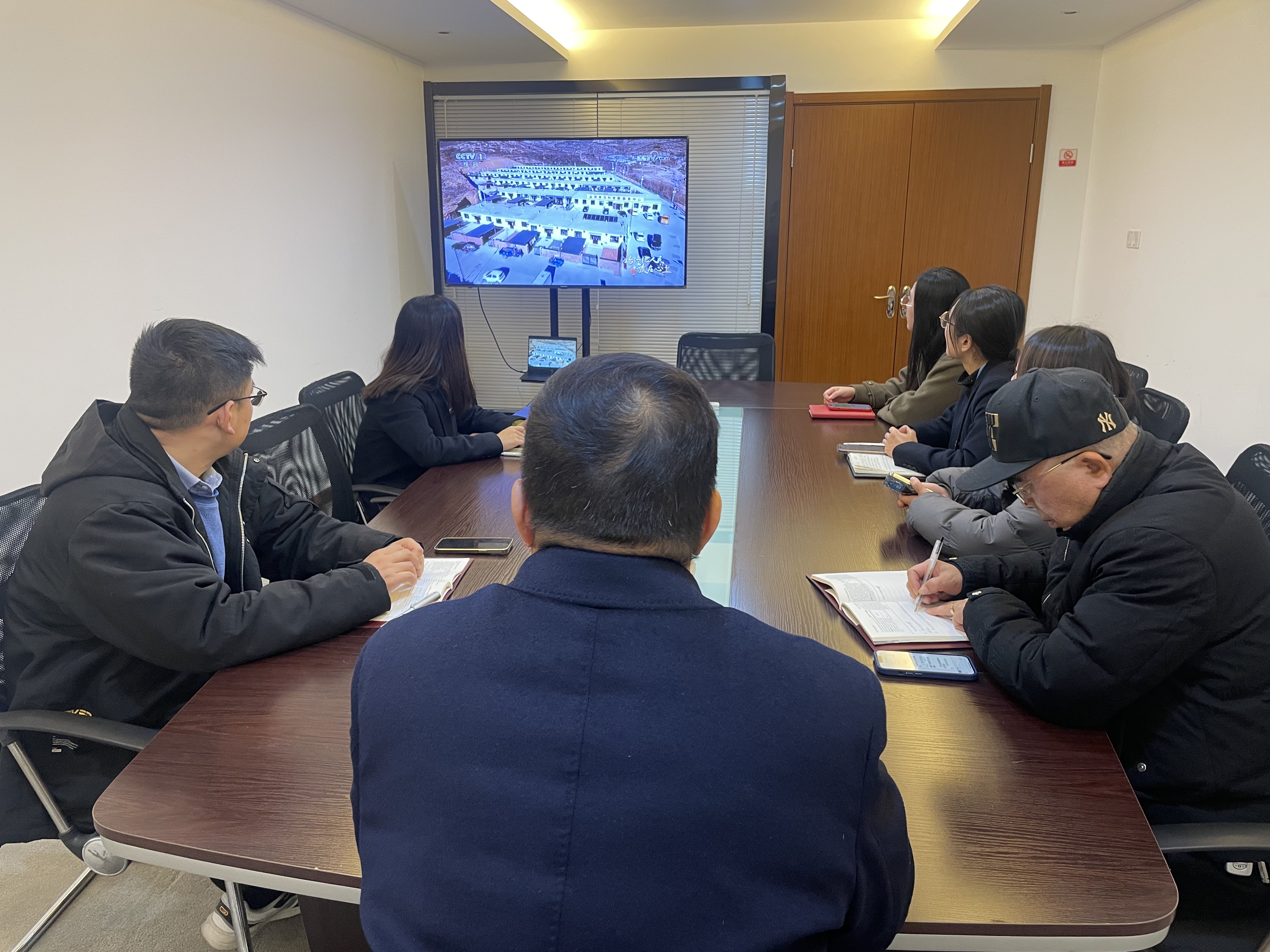 水晶城黨支部開展2月黨員固定活動