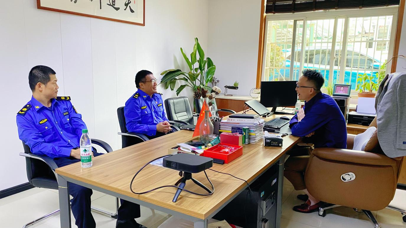 履新訪企聽(tīng)心聲！大關(guān)執(zhí)法中隊(duì)拜訪錢(qián)江商城共商發(fā)展