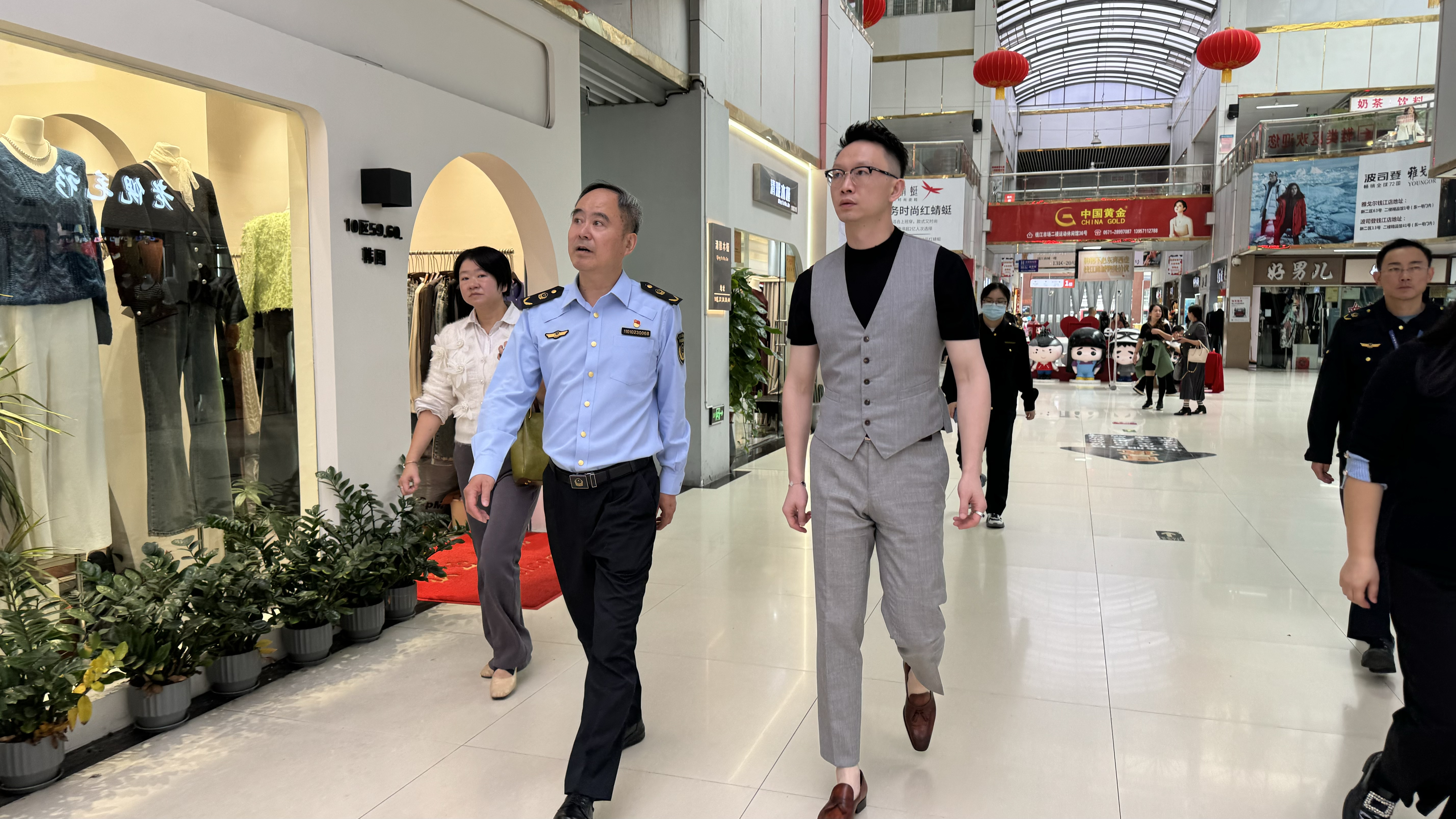 拱墅區(qū)市場監(jiān)管局副局長蒞臨錢江商城開展黨建調(diào)研指導(dǎo)工作