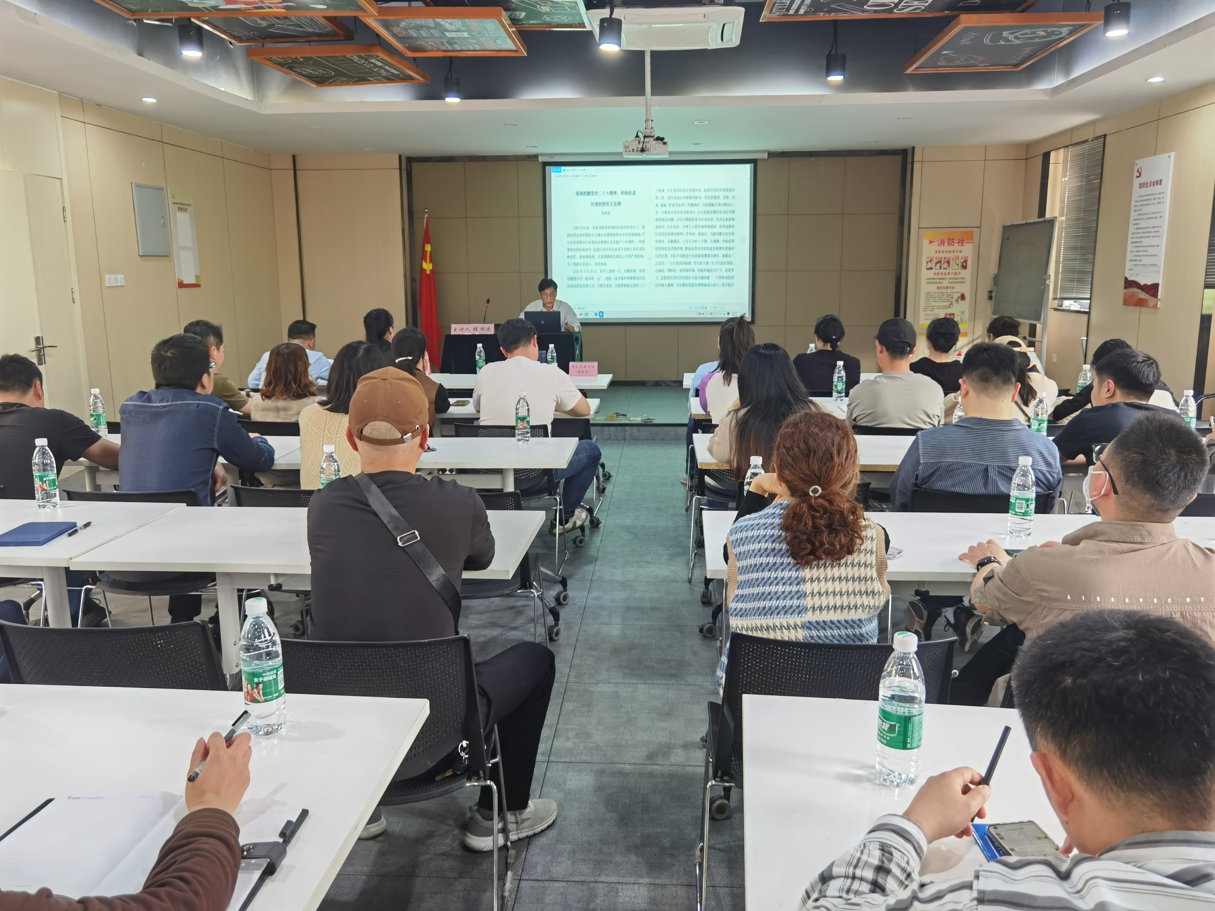 海棠街道第五批非公黨建工作指導(dǎo)員聯(lián)席會議在廬陽建華文創(chuàng)園順利召開