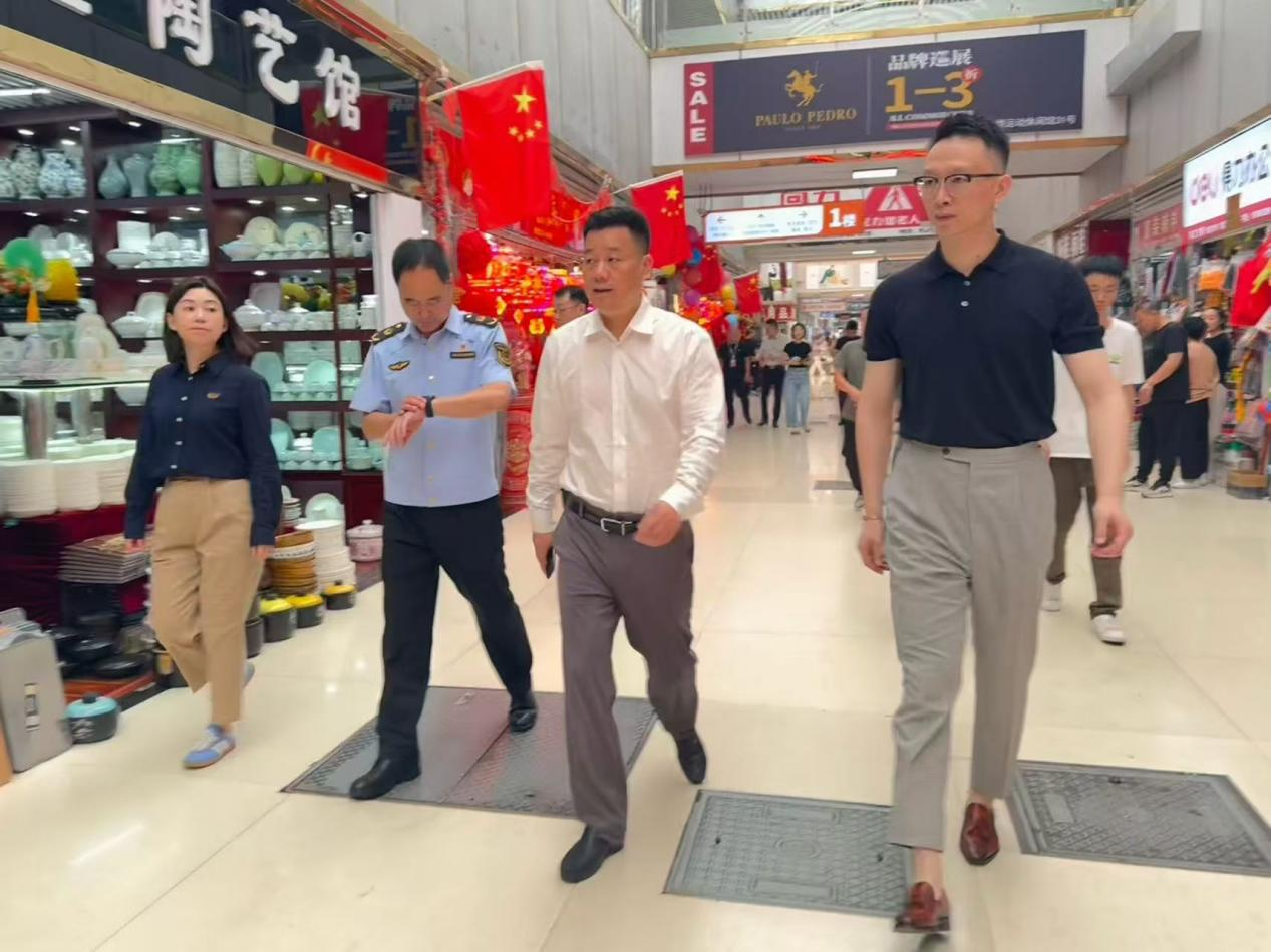 沈建立副區(qū)長一行赴錢江商城開展節(jié)前消防安全與經(jīng)營管理工作檢查指導