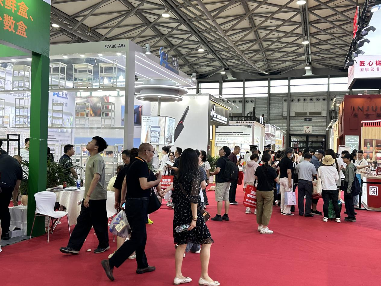 錢江商城參觀第118屆中國日用百貨商品交易會(huì)——盛夏聚勢?百貨共贏
