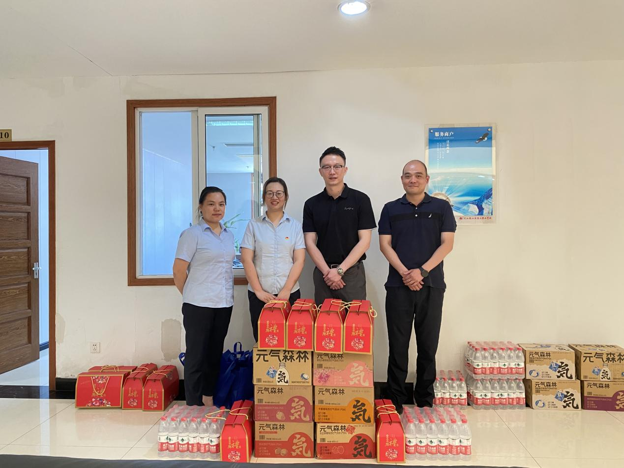 中國建設(shè)銀行文暉支行方華斐副行長(zhǎng)走訪錢江商城