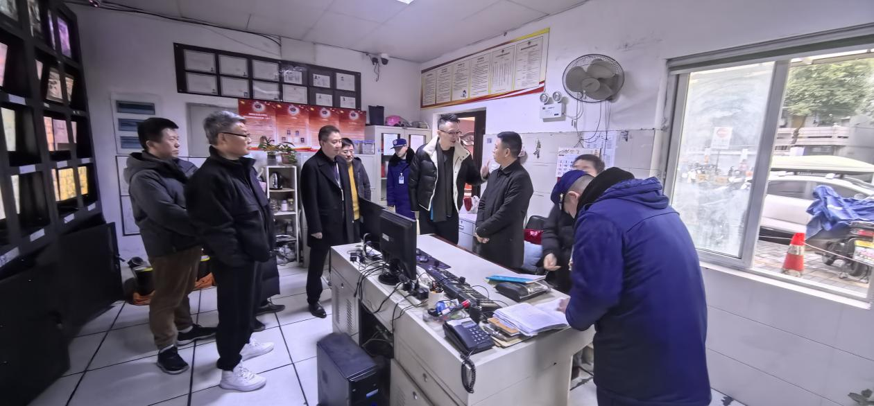 大關(guān)街道走訪錢(qián)江商城開(kāi)展安全生產(chǎn)專項(xiàng)檢查