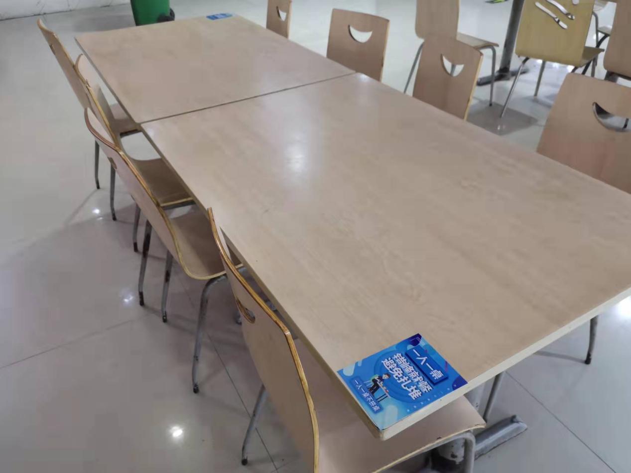 錢江商城采用隔桌用餐，顧客吃得放心安心舒心