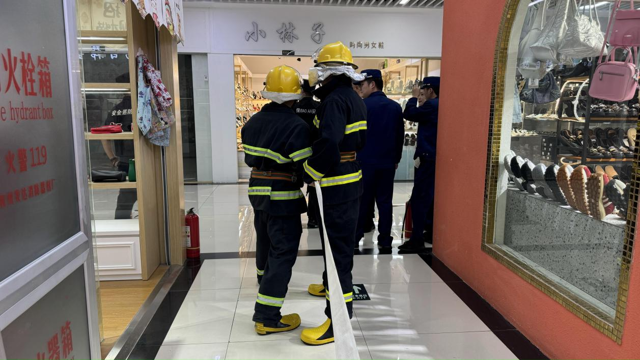 以演促防，錢江商城聯(lián)合水晶城開展微型消防站拉練
