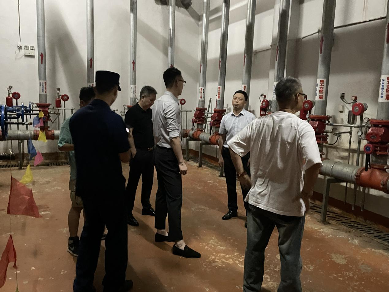 大關(guān)街道領導節(jié)前走訪錢江商城開展安全生產(chǎn)檢查工作