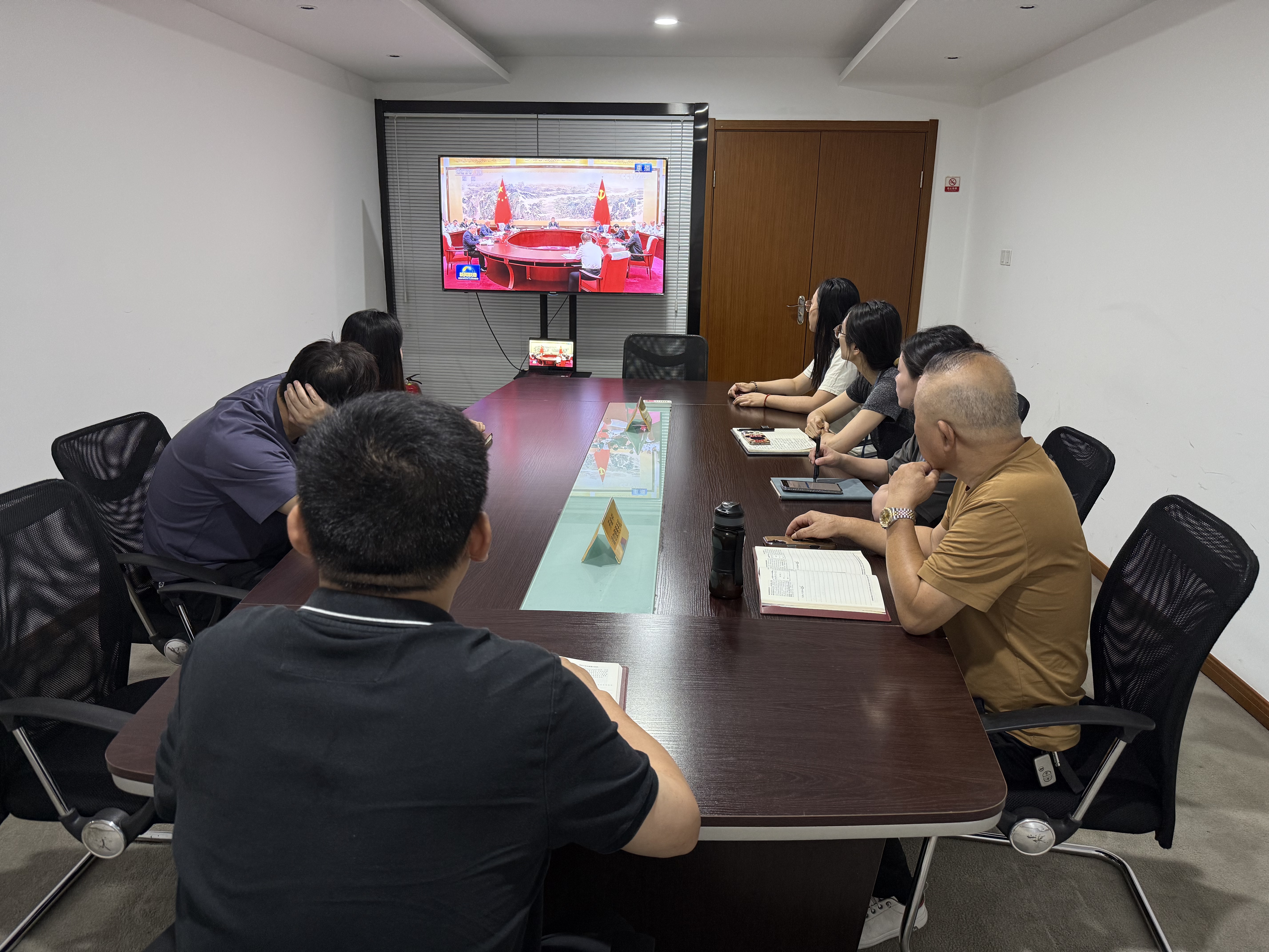 水晶城黨支部開展7月黨員固定活動