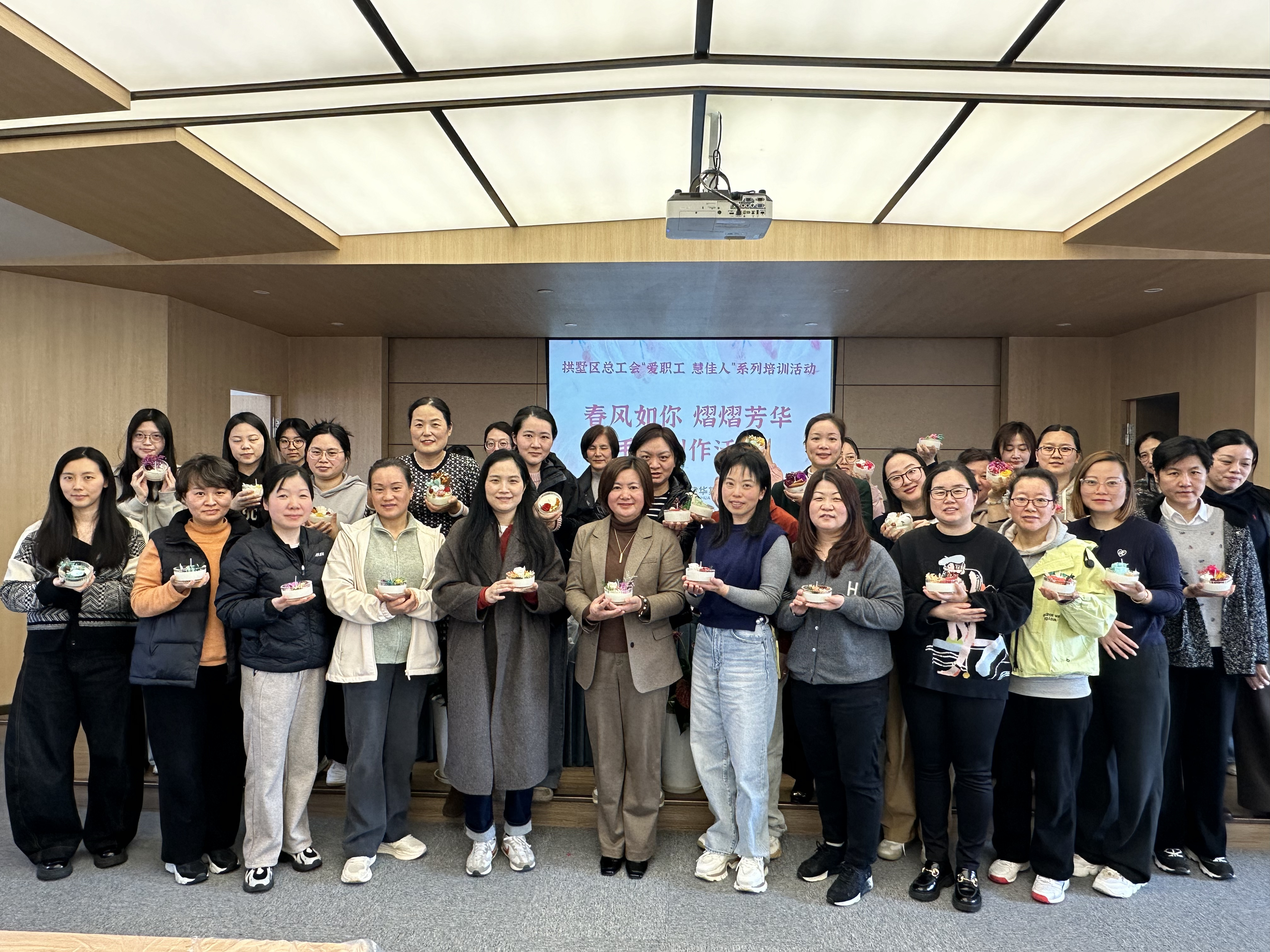 春風(fēng)如你 熠熠芳華——集團工會開展女職工關(guān)心關(guān)愛活動