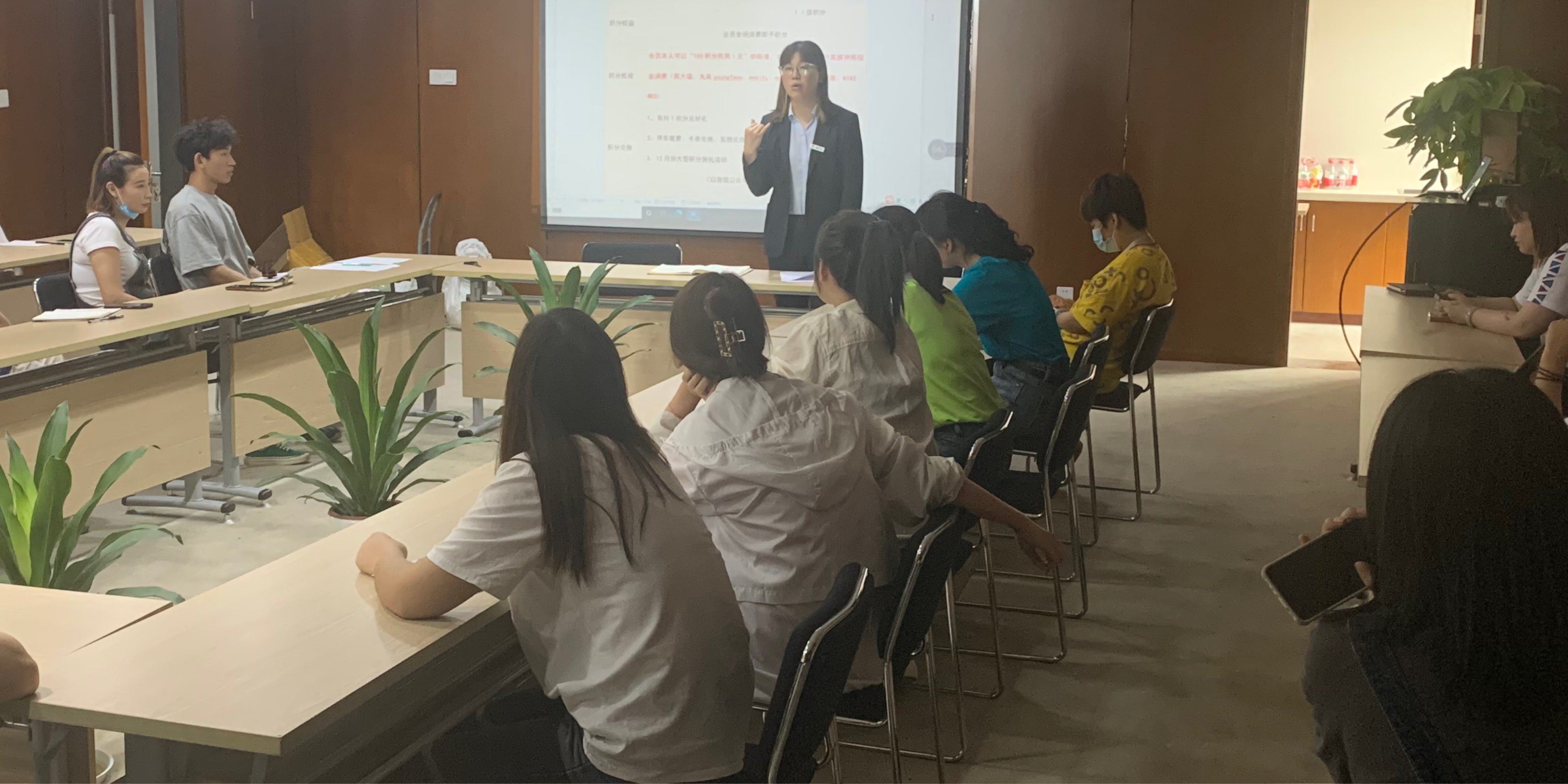 水晶城召開(kāi)5月店長(zhǎng)會(huì)