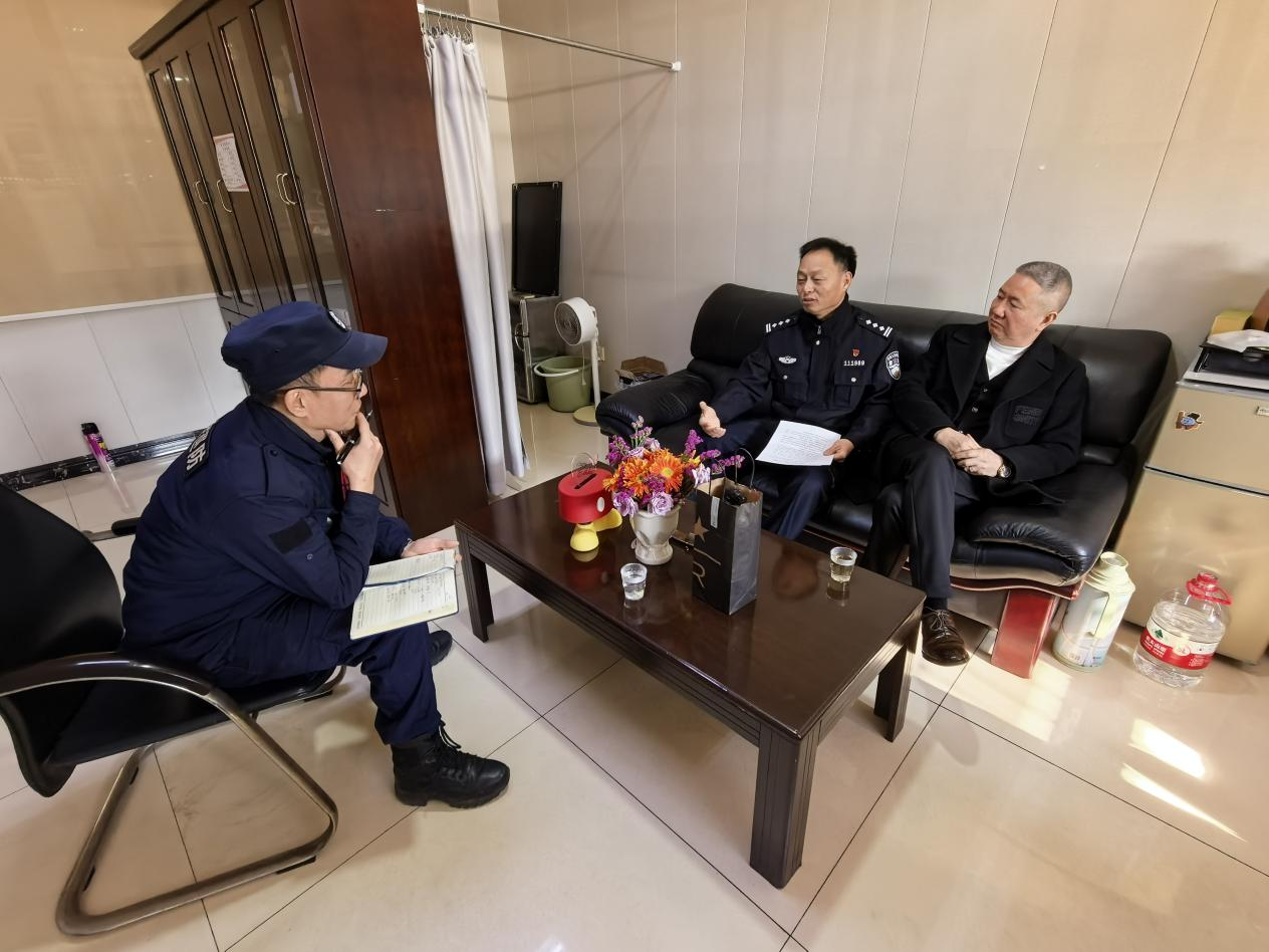 錢江商城統(tǒng)籌推進(jìn)2026年警務(wù)安保工作 多方聯(lián)動(dòng)筑牢堅(jiān)實(shí)安全防線。