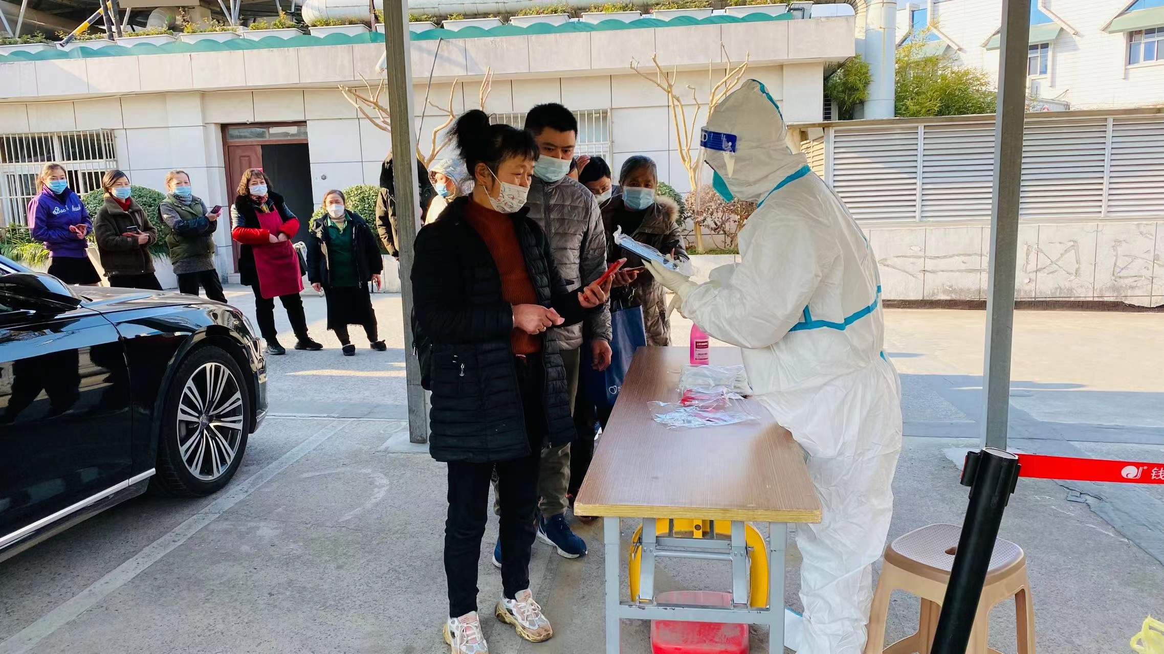 錢江商城積極開展餐飲從業(yè)人員核酸檢測(cè)工作