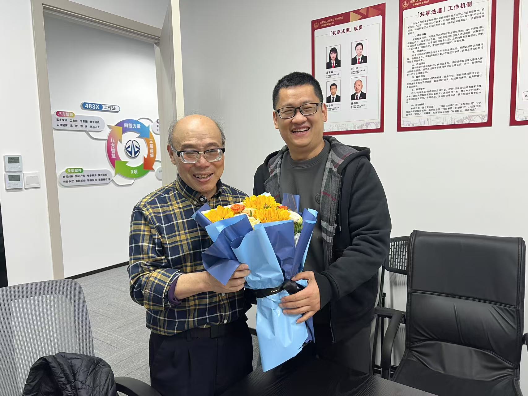 調(diào)解中心暖心慶生，共筑和諧調(diào)解大家庭