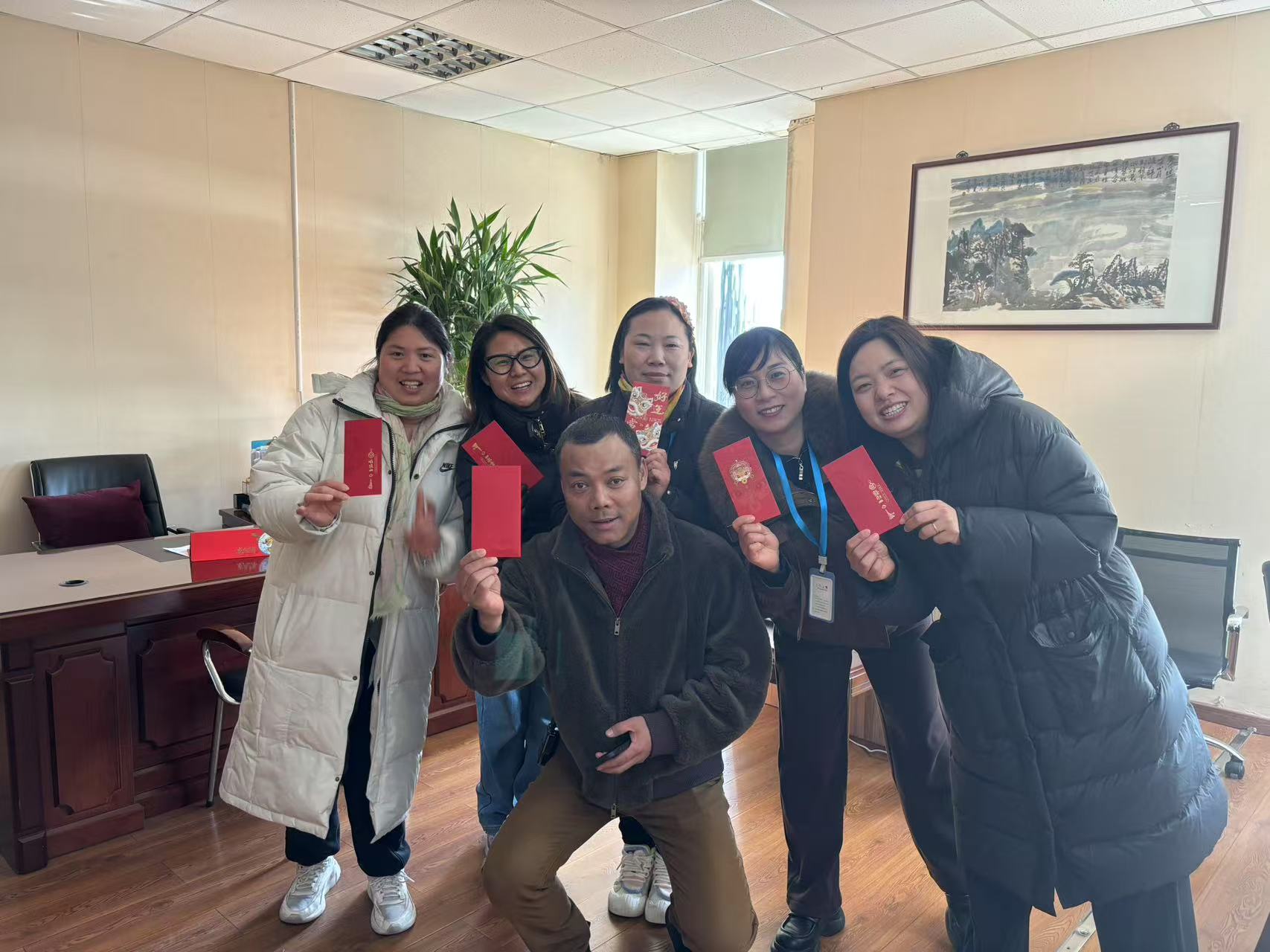 建華市場(chǎng)開門大吉 財(cái)源滾滾新啟程