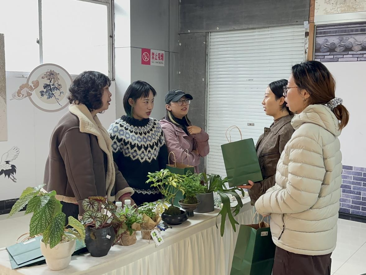 錢(qián)江商城舉辦綠植養(yǎng)護(hù)學(xué)習(xí)交流會(huì)共赴春日“植”愈之約