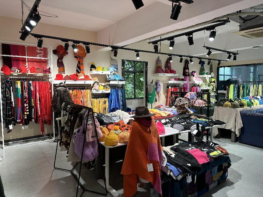 深化交流 共求發(fā)展——錢(qián)江商城參觀杭州翔天供應(yīng)鏈管理有限公司