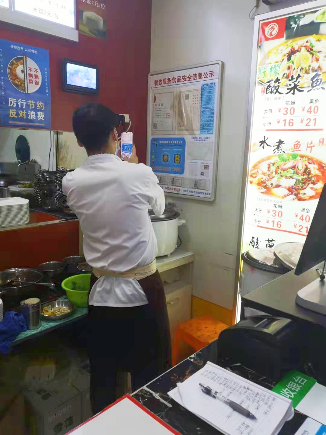 錢江商城美食廣場經(jīng)營戶上線“浙江外賣在線”平臺