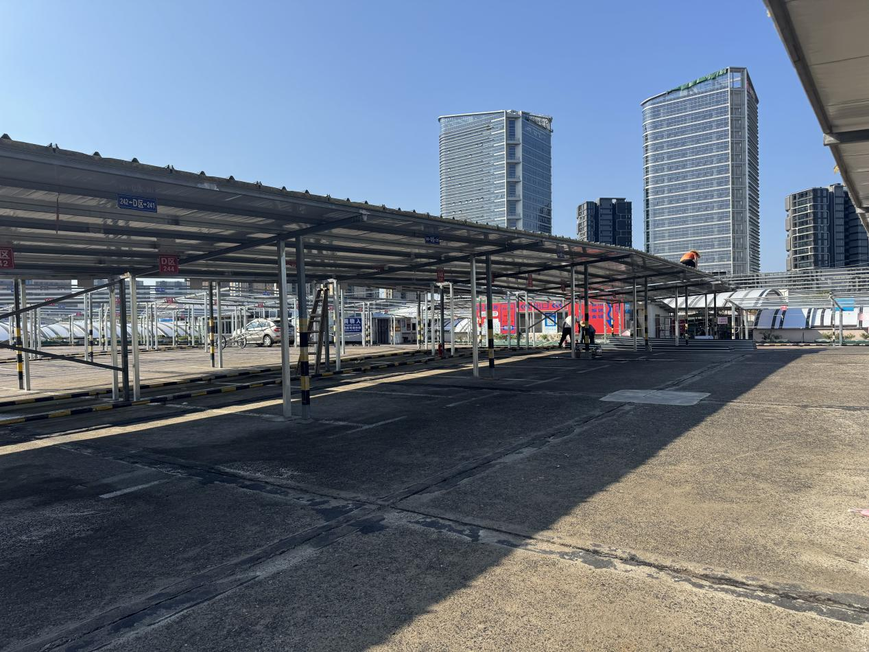 錢江商城車棚 “煥新” 從遮陽(yáng)網(wǎng)到巖棉瓦楞板的安心之變