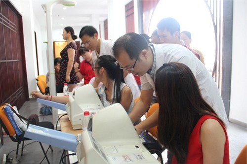 20130626-27建華文創(chuàng)園黨支部聯(lián)合拱墅二院開(kāi)展“輕松一身，慢病遠(yuǎn)離”主題活動(dòng) (2).jpg