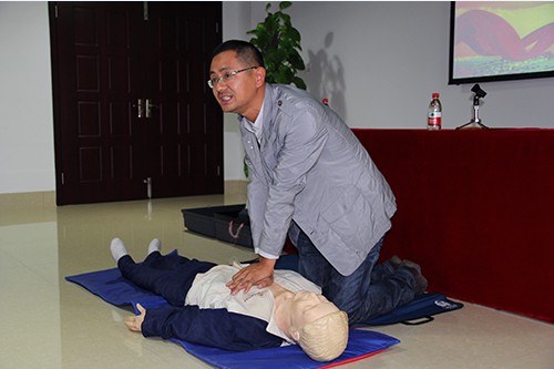 20131024建華文創(chuàng)園黨支部舉辦應急救護知識培訓 (2).jpg