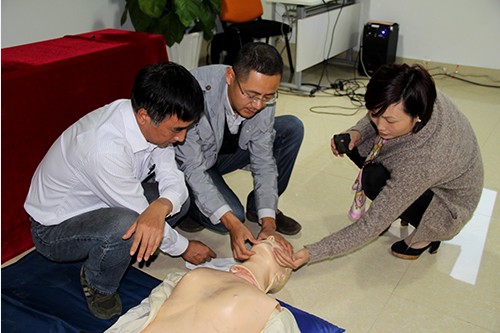 20131024建華文創(chuàng)園黨支部舉辦應急救護知識培訓 (5).jpg