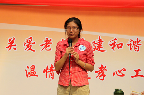 建華文創(chuàng)園黨支部團(tuán)委走訪(fǎng)慰問(wèn)七古登社區(qū)老人 (7).jpg